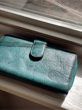 Buxton Teal Leather Wallet - Elegant Zip & Snap Organizer